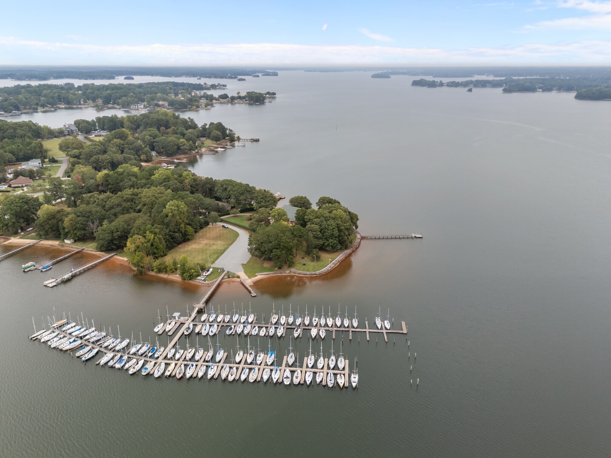 1887 & 1890 Yacht Club Drive, Denver, NC portefeuille de 2 propriétés à vendre sur LoopNet.ca Photo du bâtiment- Image 1 de 34