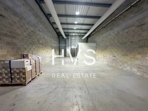 Industriel dans Éguilles à louer Photo intérieure- Image 2 de 2