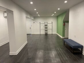 7449-7451 Melrose Ave, Los Angeles, CA à louer Photo intérieure- Image 1 de 1