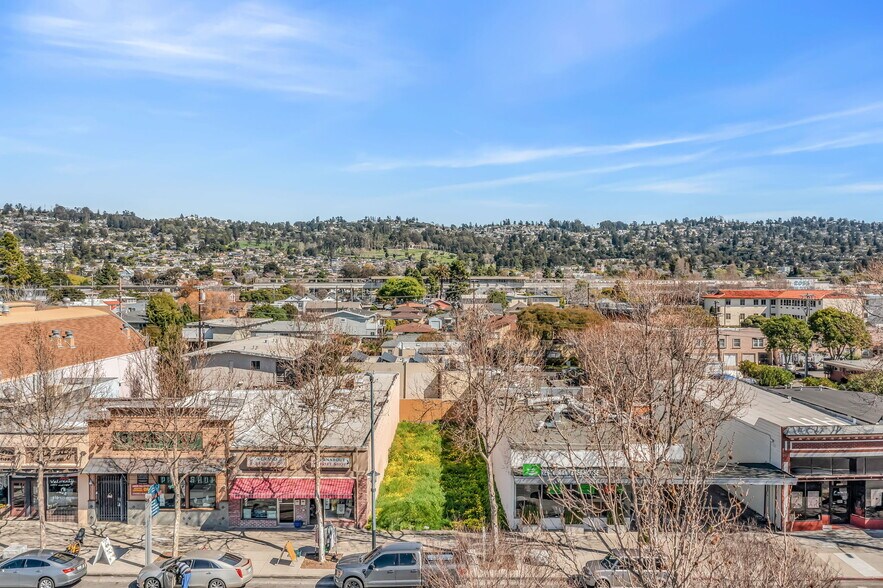 10046 San Pablo Ave, El Cerrito, CA à vendre - Photo du bâtiment - Image 2 de 15