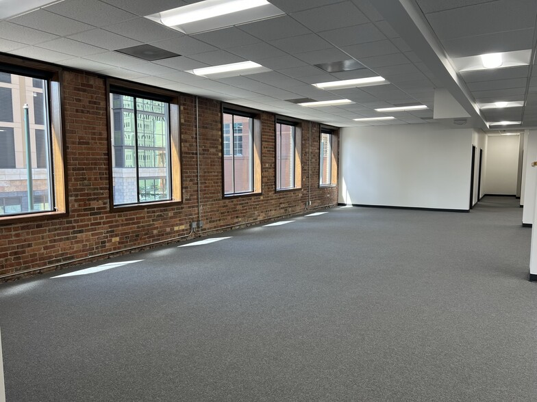 1400 Glenarm Pl, Denver, CO for lease - Interior Photo - Image 2 of 9