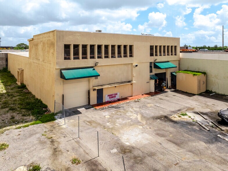 6965 NW 46th St, Miami, FL à vendre - Photo du bâtiment - Image 2 de 5