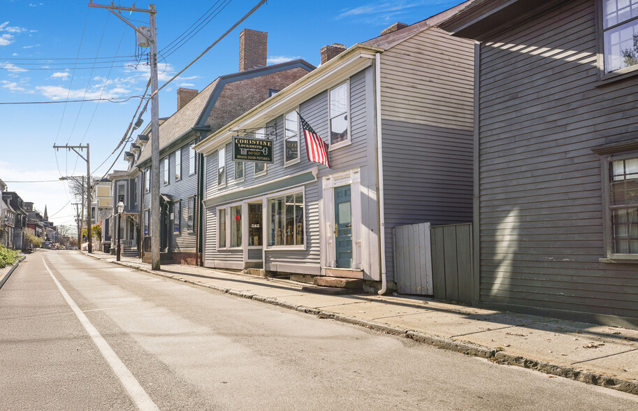 113-115 Spring St, Newport, RI à vendre - Photo du bâtiment - Image 2 de 46