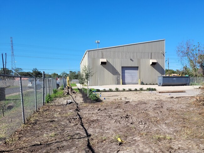 Plus de détails pour 9902 E Hardy Rd, Houston, TX - Industriel à vendre