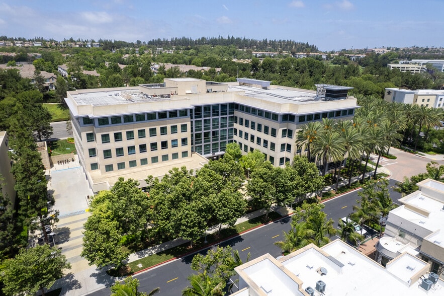 120 Vantis, Aliso Viejo, CA à louer - Aérien - Image 3 de 11