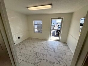 1804 W Baker St, Plant City, FL for lease Interior Photo- Image 1 of 13