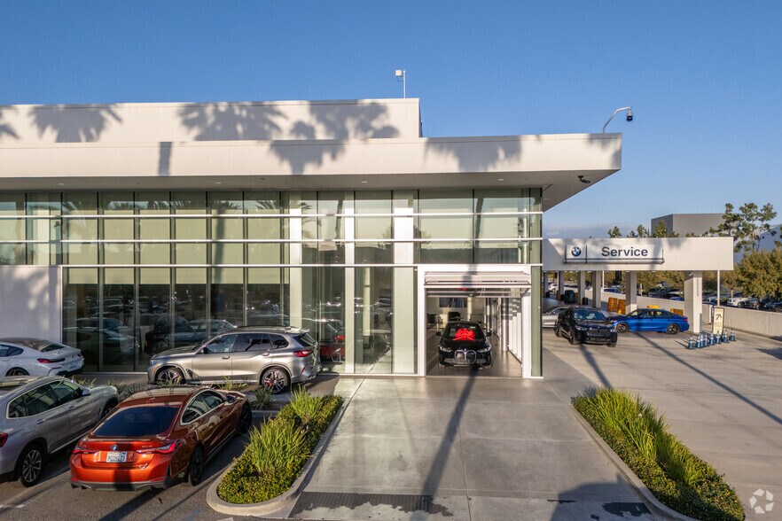 9829 Research Dr, Irvine, CA à louer - Photo du bâtiment - Image 3 de 11