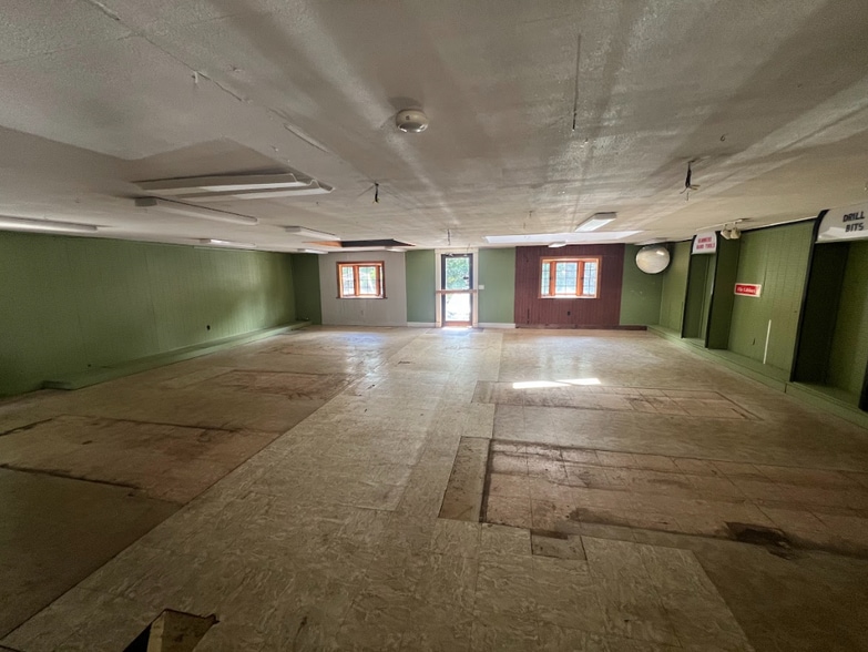 85 Nh 27, Raymond, NH for sale - Building Photo - Image 2 of 9