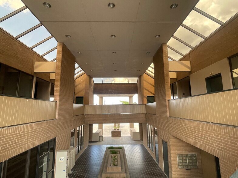 3608 E 29th St, Bryan, TX à vendre - Photo du bâtiment - Image 3 de 7