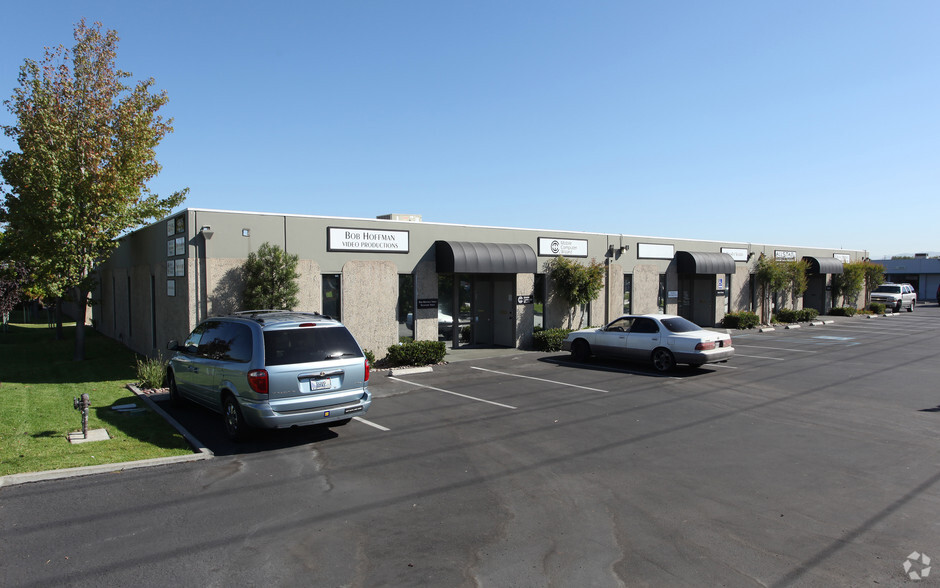 4805 Mercury St, San Diego, CA for lease - Building Photo - Image 1 of 14