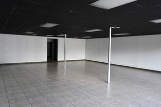 2517-2519 Strawberry Rd, Pasadena, TX à louer Photo intérieure- Image 1 de 4