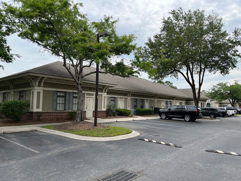 14 Oak Forest Rd, Bluffton, SC for lease - Building Photo - Image 3 of 60