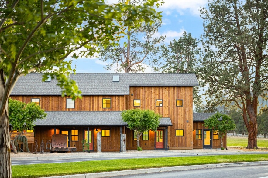 771-781 W Hood Ave, Sisters, OR for lease - Building Photo - Image 3 of 10