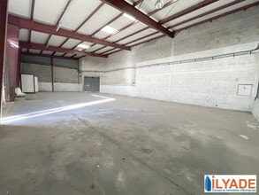 135 Avenue Braye De Cau, Aubagne for lease Interior Photo- Image 1 of 14