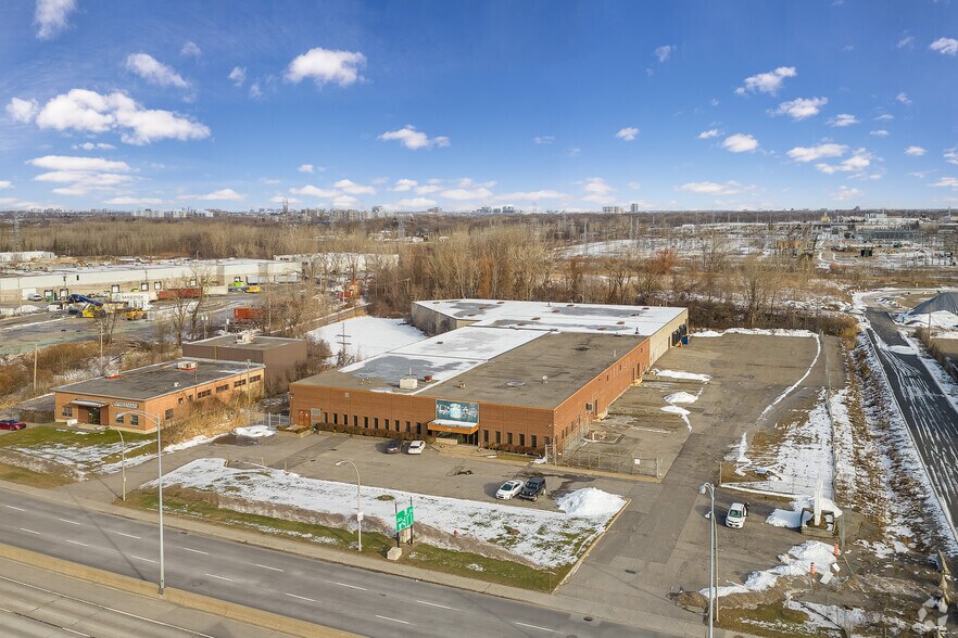 3435 Boul Pitfield, Montréal, QC à louer - Aérien - Image 2 de 5