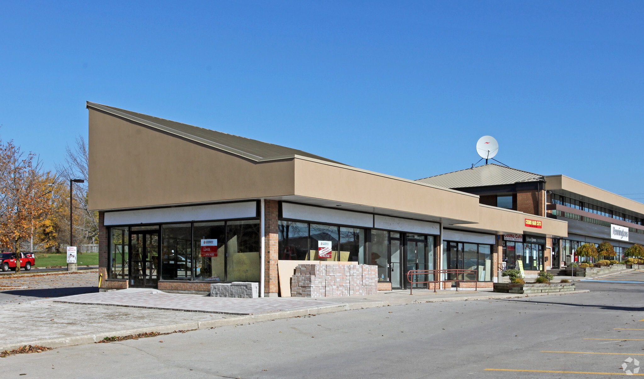 580 King St W, Oshawa, ON for sale Primary Photo- Image 1 of 1