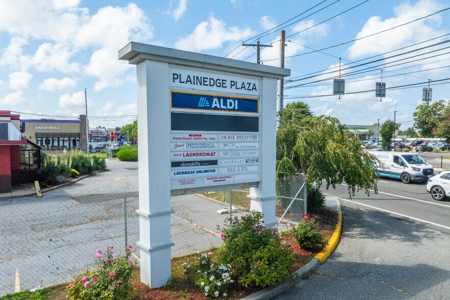 3950-3990 Hempstead Tpke, Levittown, NY à louer - Photo de l’enseigne - Image 3 de 5