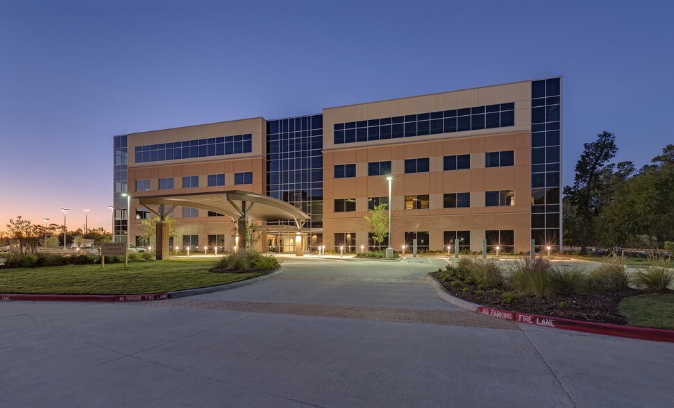 17450 St. Lukes Way, The Woodlands, TX à louer - Photo du bâtiment - Image 2 de 4