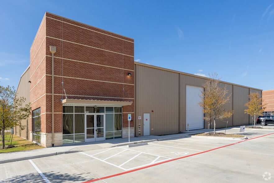 7019 Burleson Rd, Austin, TX à vendre - Photo du bâtiment - Image 2 de 10