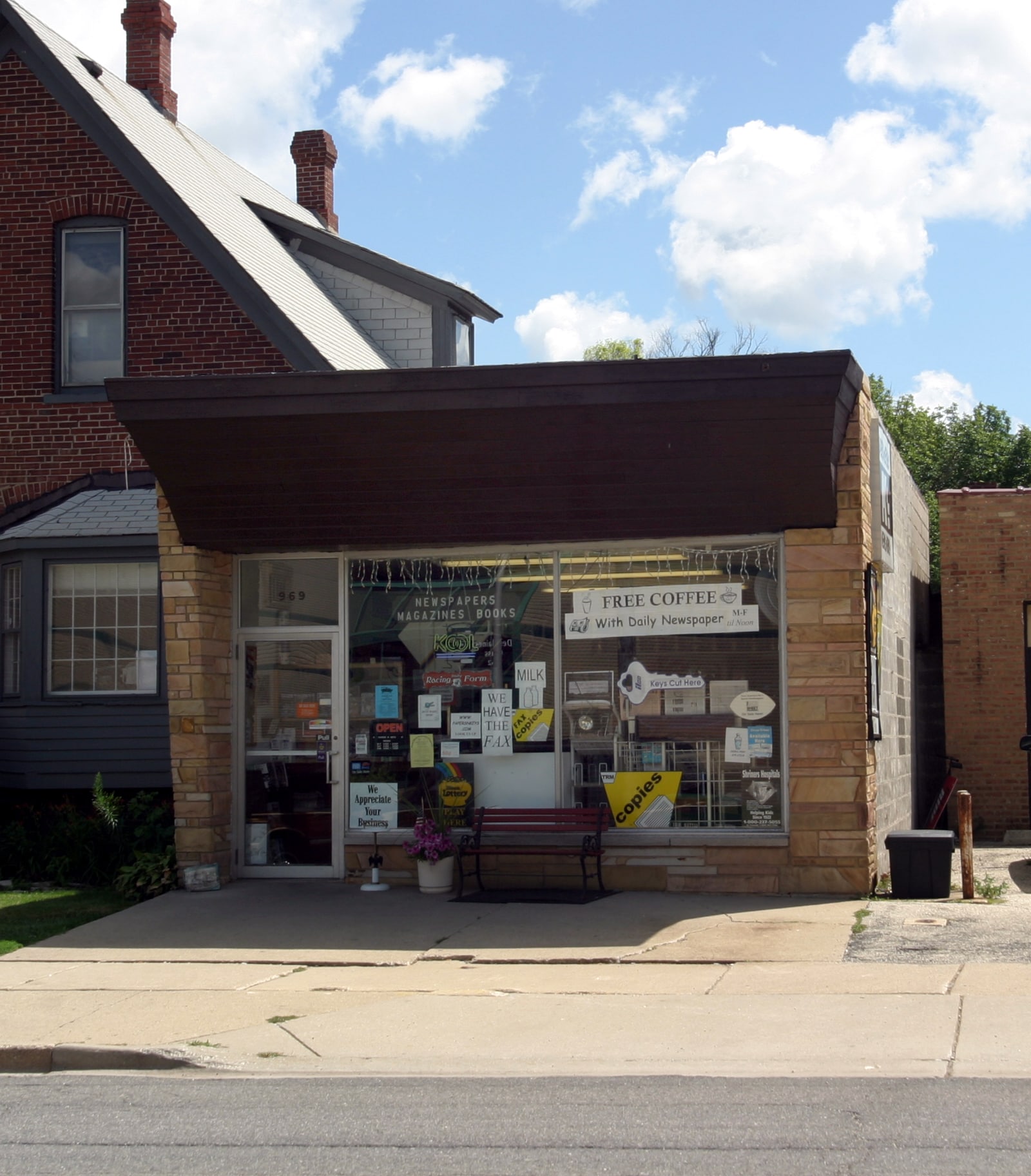 959 Lee Street Redevelopment portfolio of 3 properties for sale on LoopNet.ca Primary Photo- Image 1 of 4