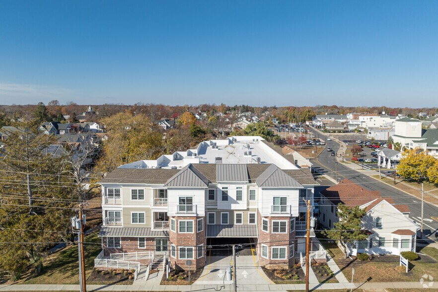 33 Union Ave, Manasquan, NJ à vendre - Photo du bâtiment - Image 2 de 111