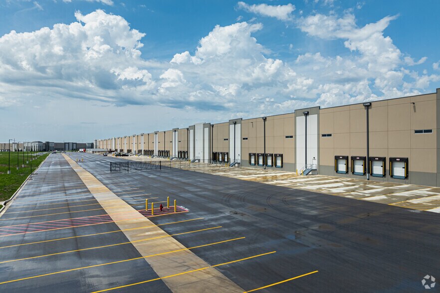 30500 W 183rd St, Gardner, KS à louer - Photo du bâtiment - Image 3 de 24