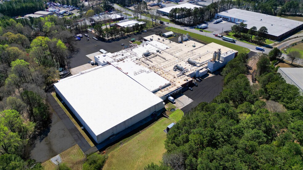 2200 Lithonia Industrial Blvd, Lithonia, GA à louer - Photo du bâtiment - Image 1 de 13
