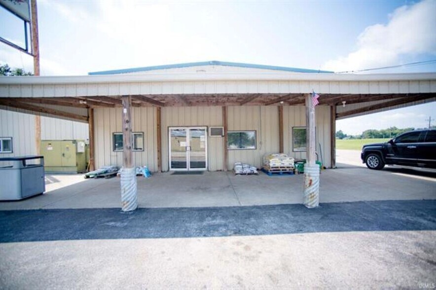 7362 Russell Dr, Bicknell, IN à vendre - Photo du bâtiment - Image 2 de 33