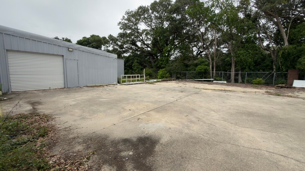 2800 Delano St, Pensacola, FL for lease - Building Photo - Image 3 of 88