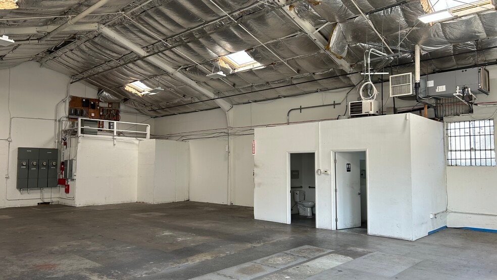 3341-3347 La Cienega Pl, Los Angeles, CA for lease - Interior Photo - Image 2 of 5