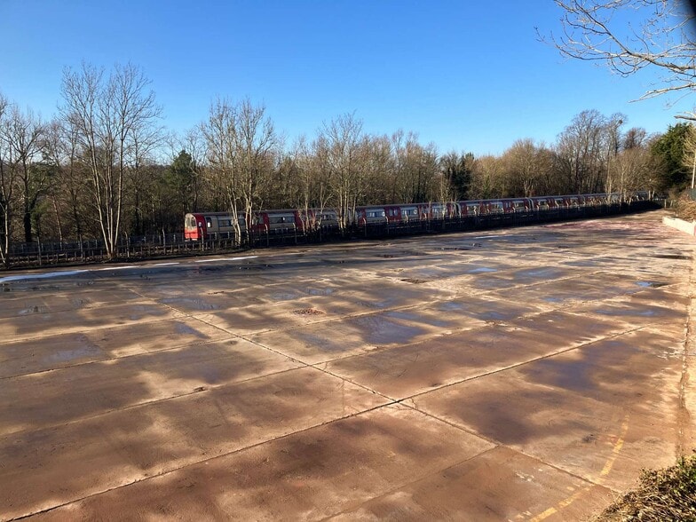 1 & 2 Allum Way, London for lease - Primary Photo - Image 1 of 3