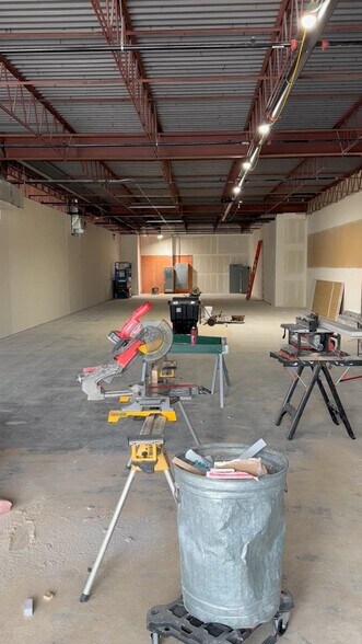 905 W Clairemont Ave, Eau Claire, WI à louer - Vidéo sur l’inscription commerciale - Image 2 de 7