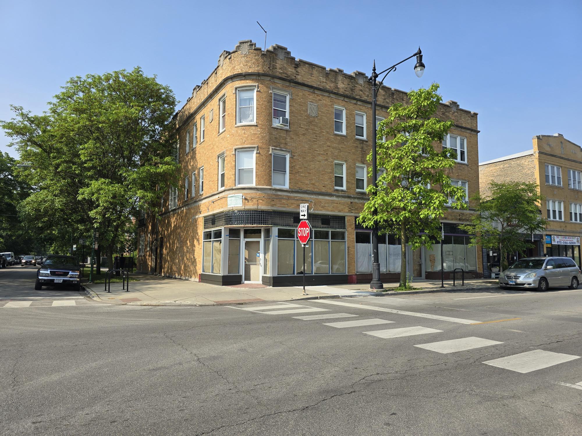 3301-3305 W Bryn Mawr Ave, Chicago, IL à louer Photo du bâtiment- Image 1 de 8
