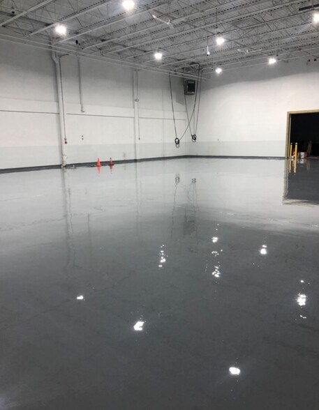 80 Largo Dr, Stamford, CT à louer - Photo du bâtiment - Image 2 de 2