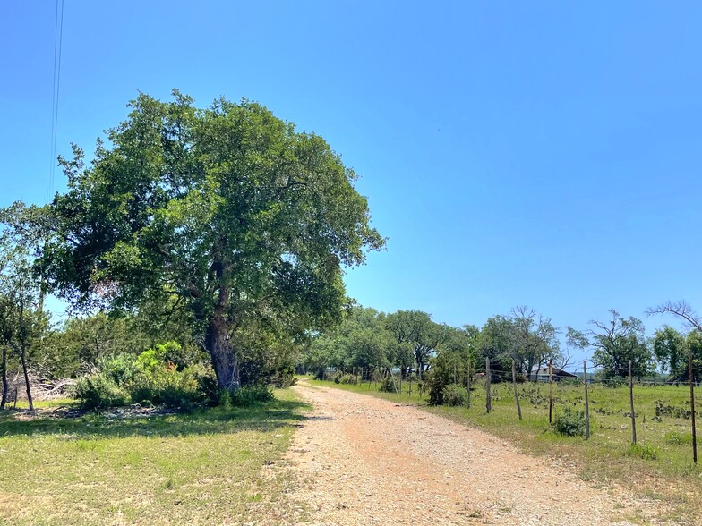 County Road 253, Bertram, TX à vendre - Photo du bâtiment - Image 2 de 37