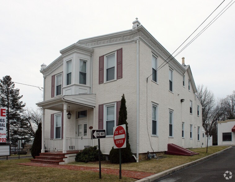 833 N Bethlehem Pike, Ambler, PA à vendre - Photo du bâtiment - Image 2 de 4