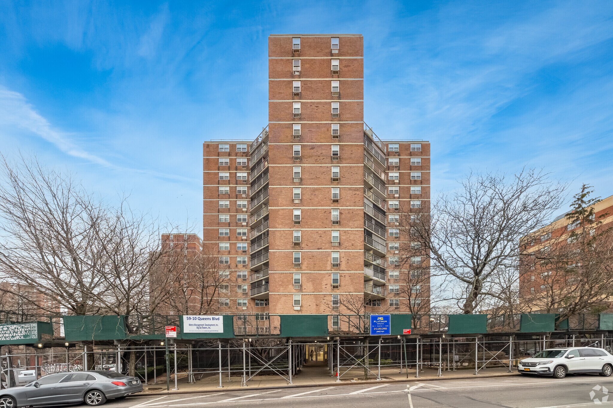 5940 Queens Blvd, Woodside, NY à louer Photo du bâtiment- Image 1 de 27