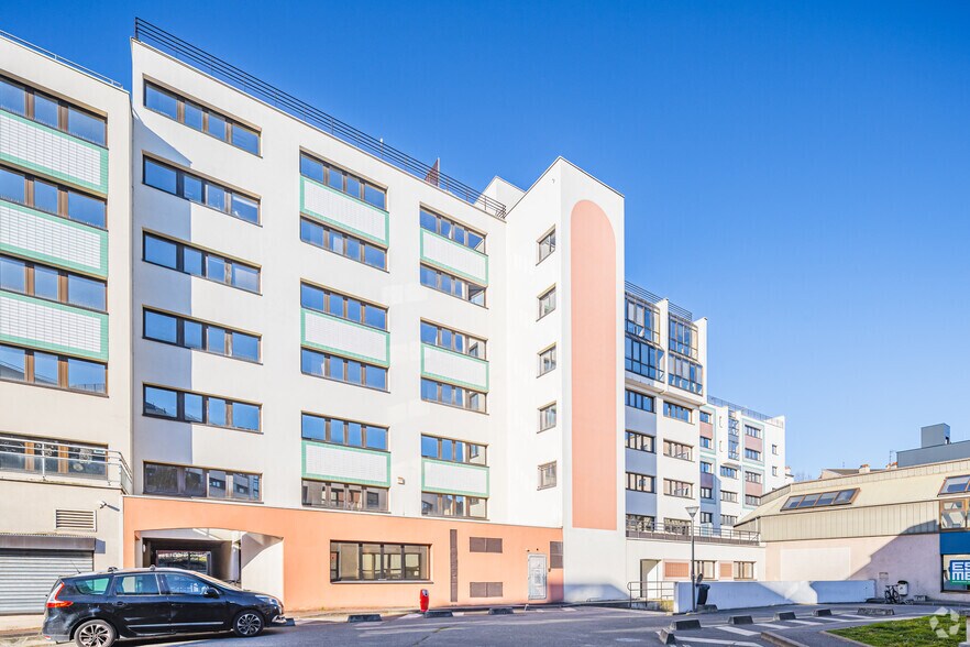 5-13 Rue Maurice Grandcoing, Ivry-sur-Seine à louer - Photo du bâtiment - Image 2 de 4