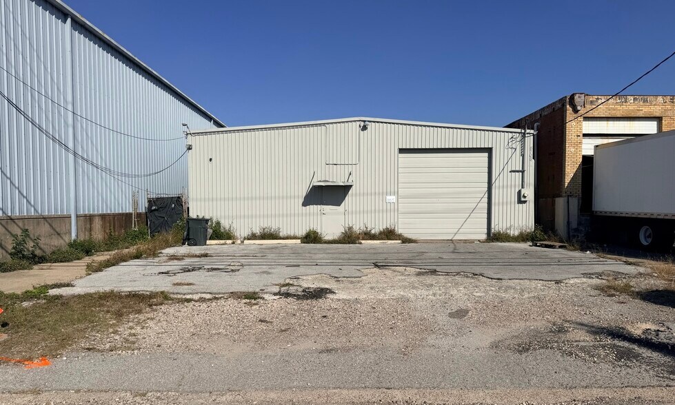 5705 Armour Dr, Houston, TX à louer - Photo du bâtiment - Image 1 de 3