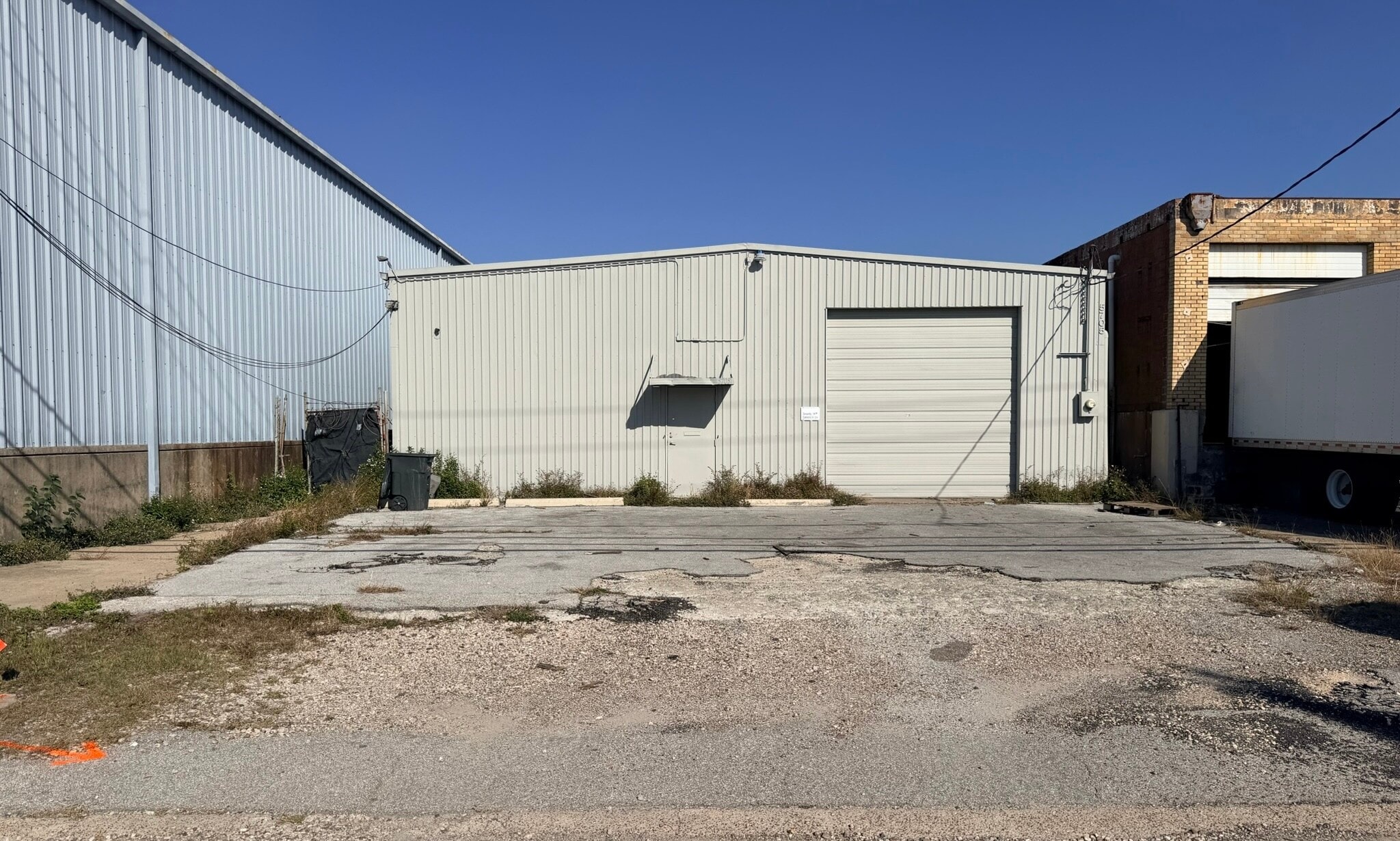 5705 Armour Dr, Houston, TX for lease Building Photo- Image 1 of 4