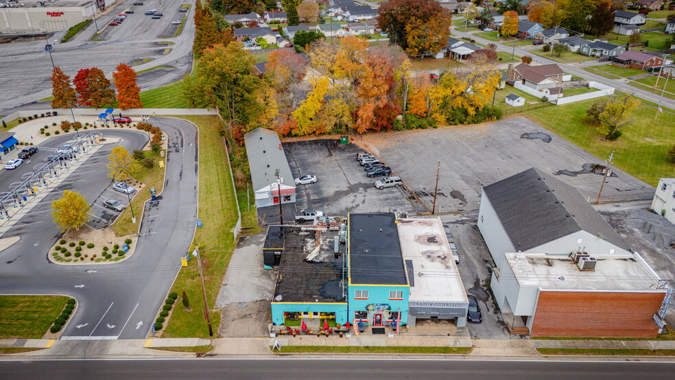 Fort Henry Dr portfolio of 3 properties for sale on LoopNet.ca - Building Photo - Image 2 of 9