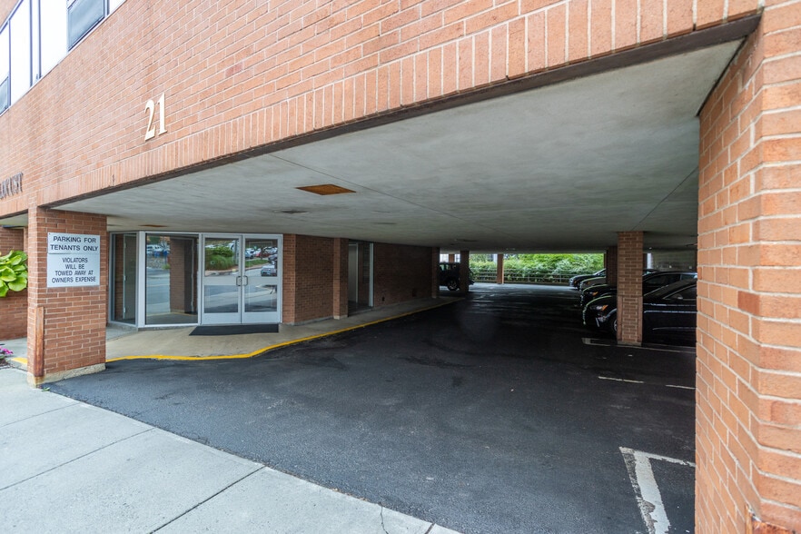 21 Locust Ave, New Canaan, CT à louer - Photo du bâtiment - Image 3 de 9