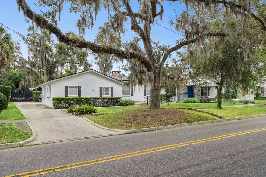 27 S Center St, Eustis, FL à vendre - Photo du bâtiment - Image 3 de 40