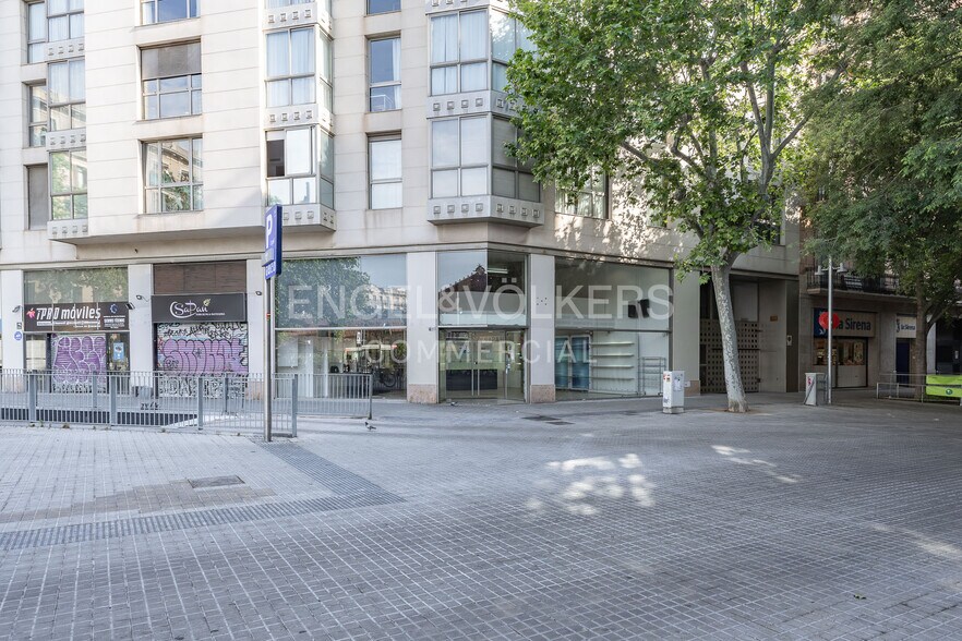 Commerce de détail dans Barcelone, Barcelona à louer - Photo du bâtiment - Image 2 de 8