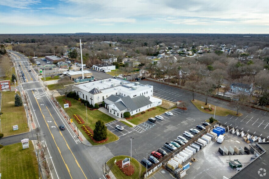 1070 Portion Rd, Farmingville, NY à louer - Photo du bâtiment - Image 1 de 17