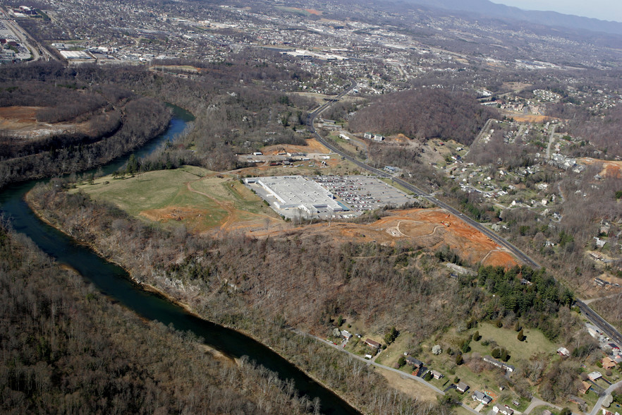 3048 Fort Henry Dr, Kingsport, TN for sale - Primary Photo - Image 1 of 1