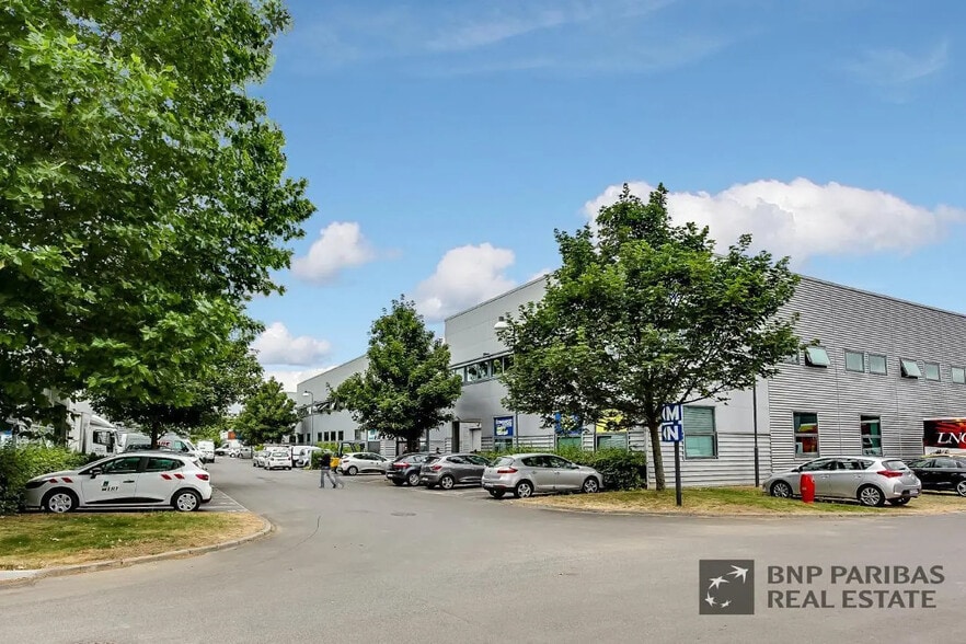 Flex in Ivry-sur-Seine for lease - Building Photo - Image 1 of 7