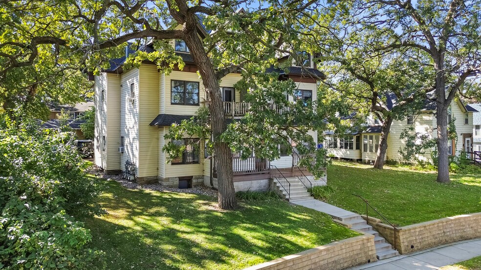 1910 Feronia Ave, Saint Paul, MN à vendre - Photo du bâtiment - Image 2 de 31