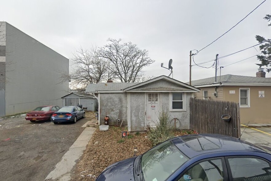 2816 119th St, Flushing, NY à vendre - Photo du bâtiment - Image 1 de 2