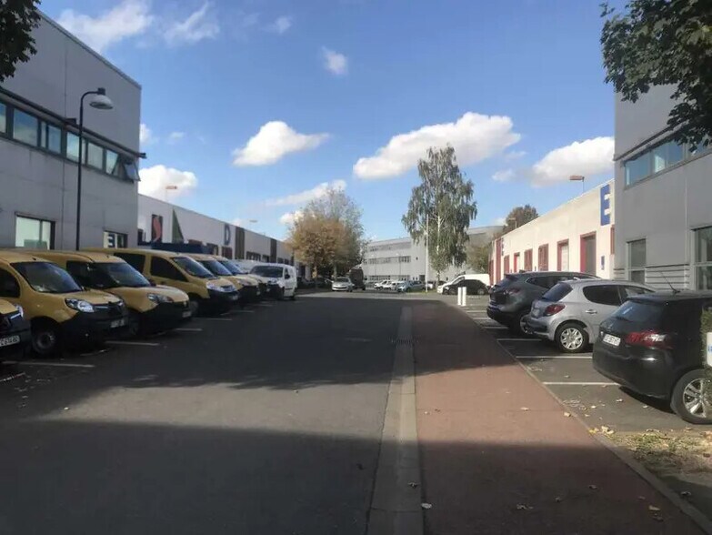 Flex dans Ivry-sur-Seine à louer - Photo du bâtiment - Image 2 de 11